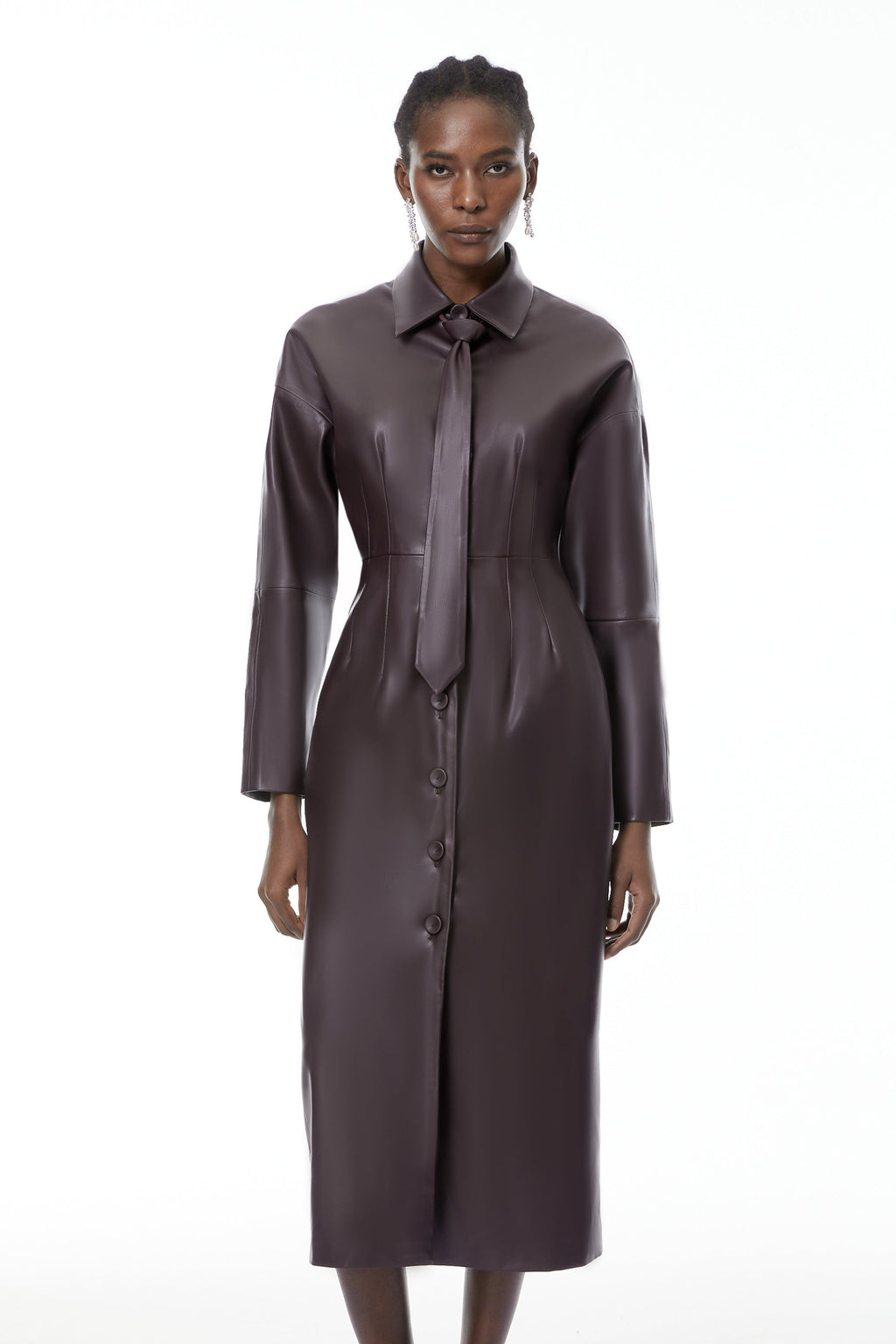 Vestido midi de cuero sintético púrpura Iris de MRTokyo, con diseño ajustado y detalles elegantes.