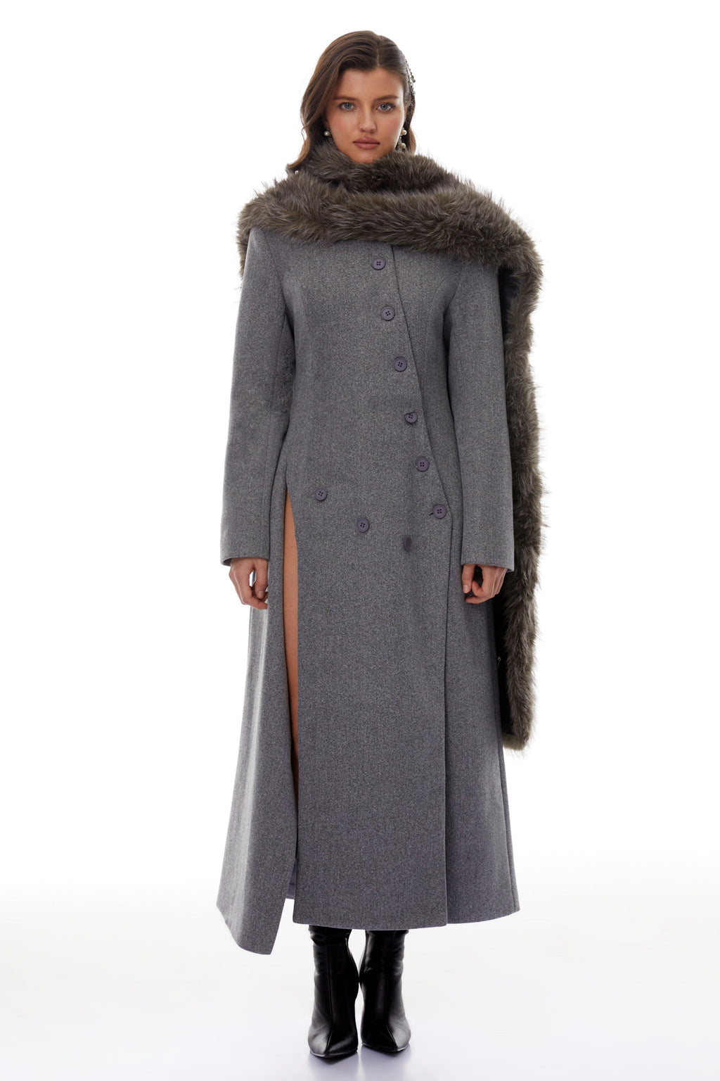 Vestido largo maxi con blazer de tweed asimétrico gris de MRNewyork, muestra el estilo elegante y modernidad del diseño.