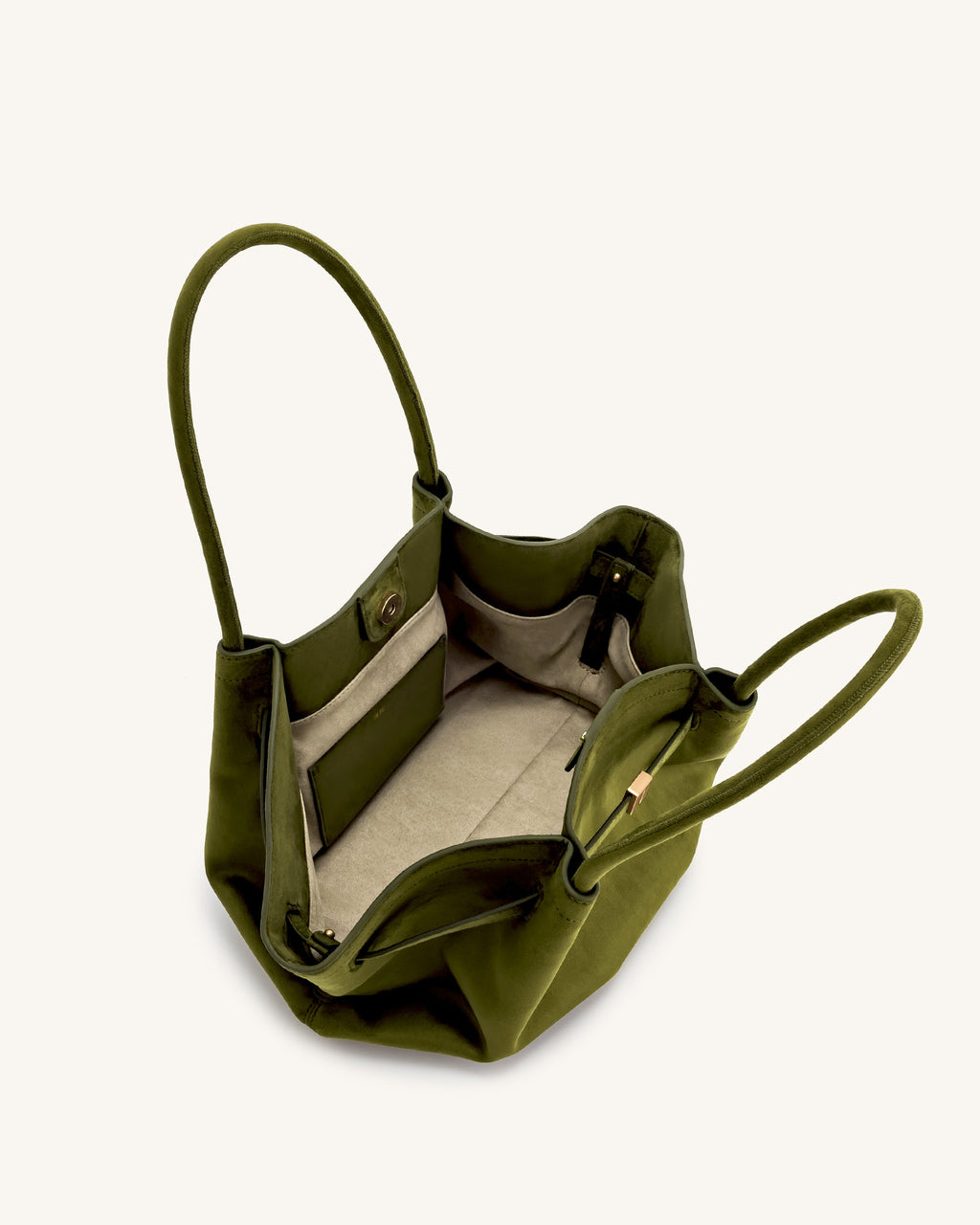 Interior de la bolsa tote JW PEI Hana Medium en ante sintético color oliva oscuro, con espacio para objetos personales.