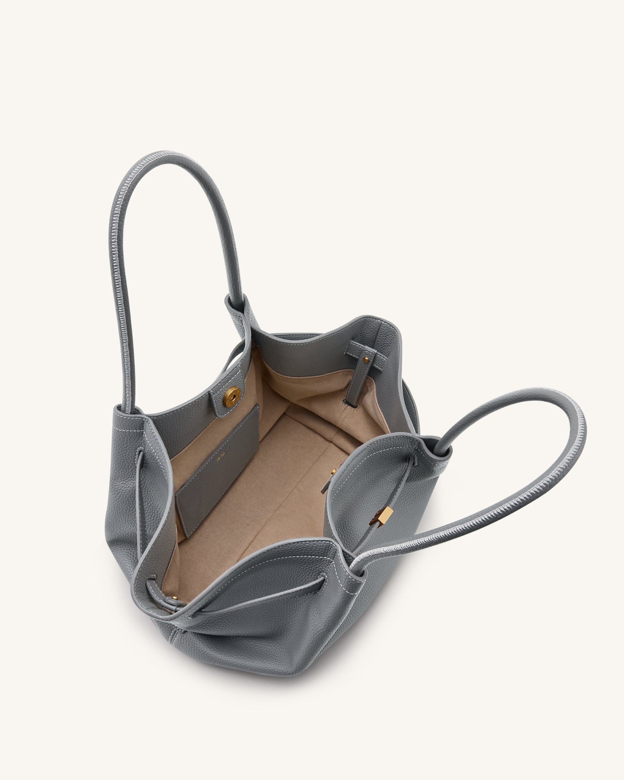 Imagen de la bolso tote mediano Hana de JW PEI en color gris pizarra, vista interior con compartimentos y detalles del producto.
