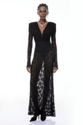 Vestido largo Johanna negro de encaje semi-transparente de MRTokyo, con diseño elegante y detalles delicados.