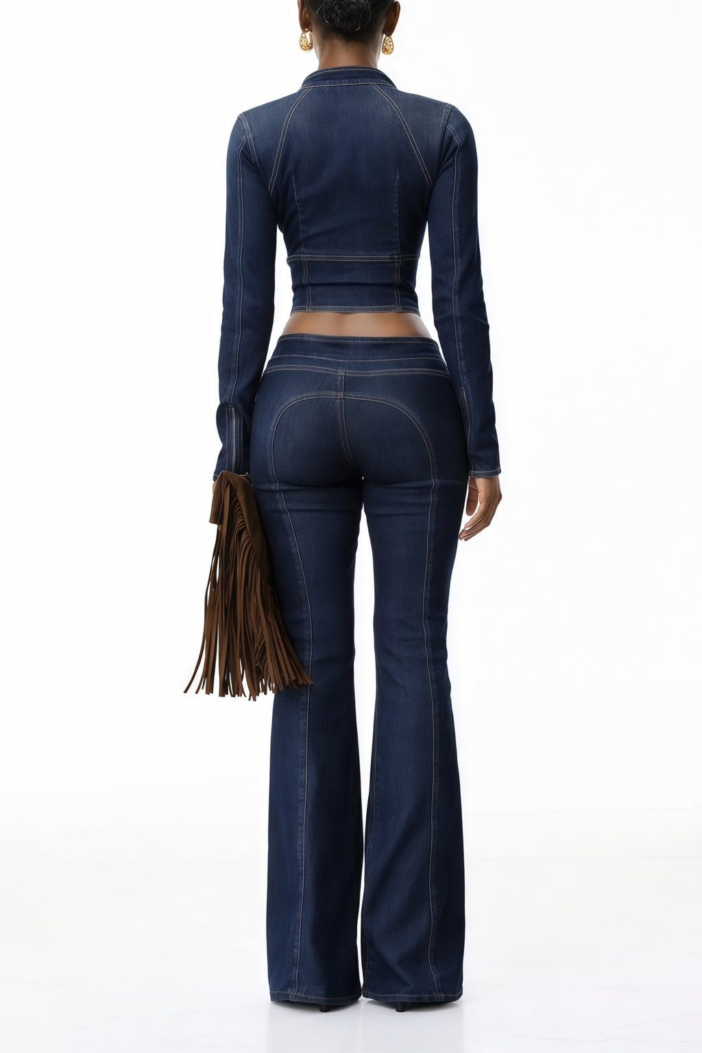 Conjunto de mezclilla azul índigo Kiona de MRTokyo, con top y pantalones con cordón y diseño moderno.