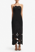 Vestido largo strapless negro con bordado floral y detalles de encaje de la marca MRNewyork.