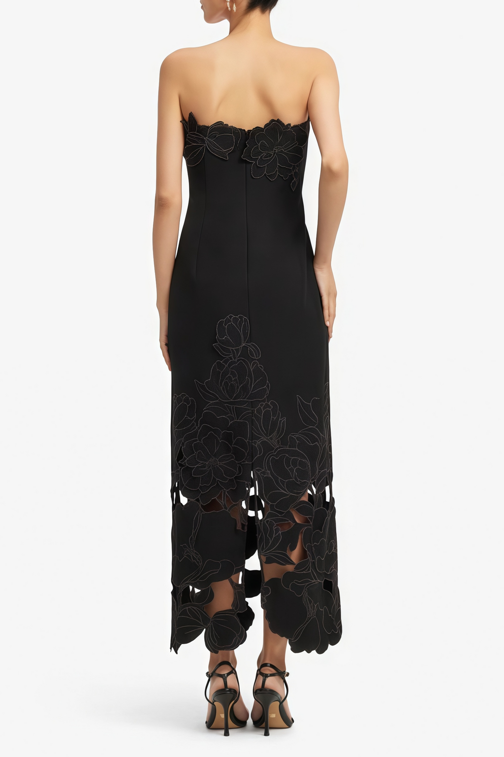 Vestido maxi de novia Inga negro sin tirantes con bordado floral y apliques en la parte superior, diseño elegante y sofisticado.
