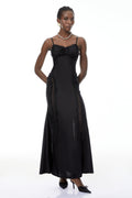 Vestido maxi corsé con encaje negro y detalles de encaje, diseñado por MRTokyo, con estilo elegante y sofisticado.