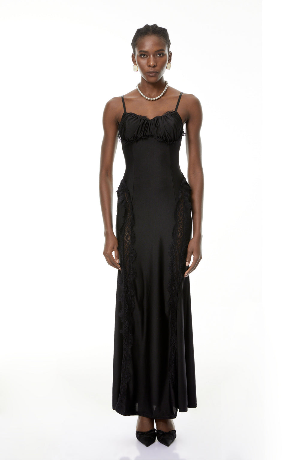 Vestido maxi negro de encaje con corsé y detalles de encaje de MRTokyo, elegante y sofisticado para ocasiones especiales.