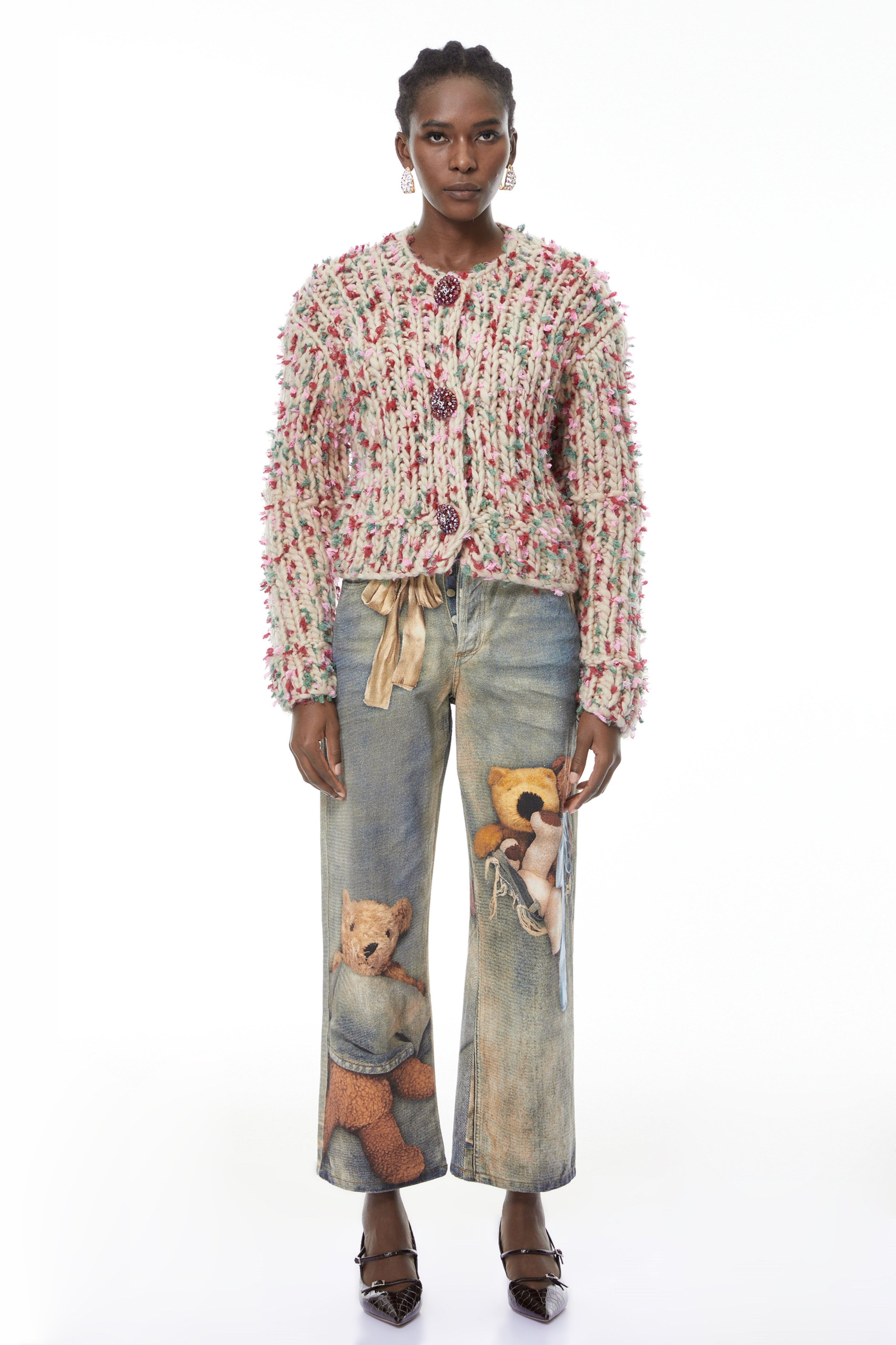 Suéter de punto floral neutro Mélisande de MRMelbourne, vista frontal con diseño de flores en colores suaves.
