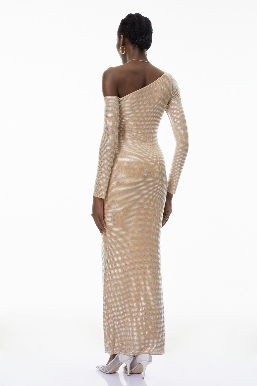 Vestido largo de noche Michele Champagne de MRTokyo con detalles de rhinestones y diseño elegante en color champagne.