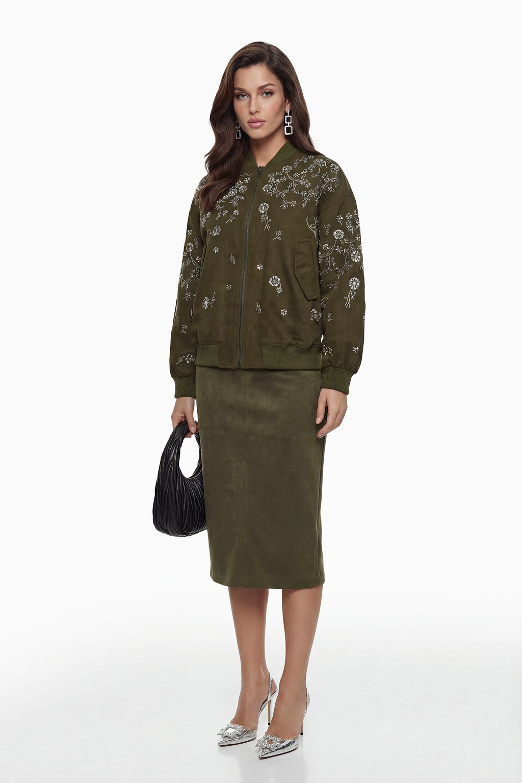Chaqueta verde Nicole de MRNewyork con bordado floral en la parte frontal y detalles elegantes.