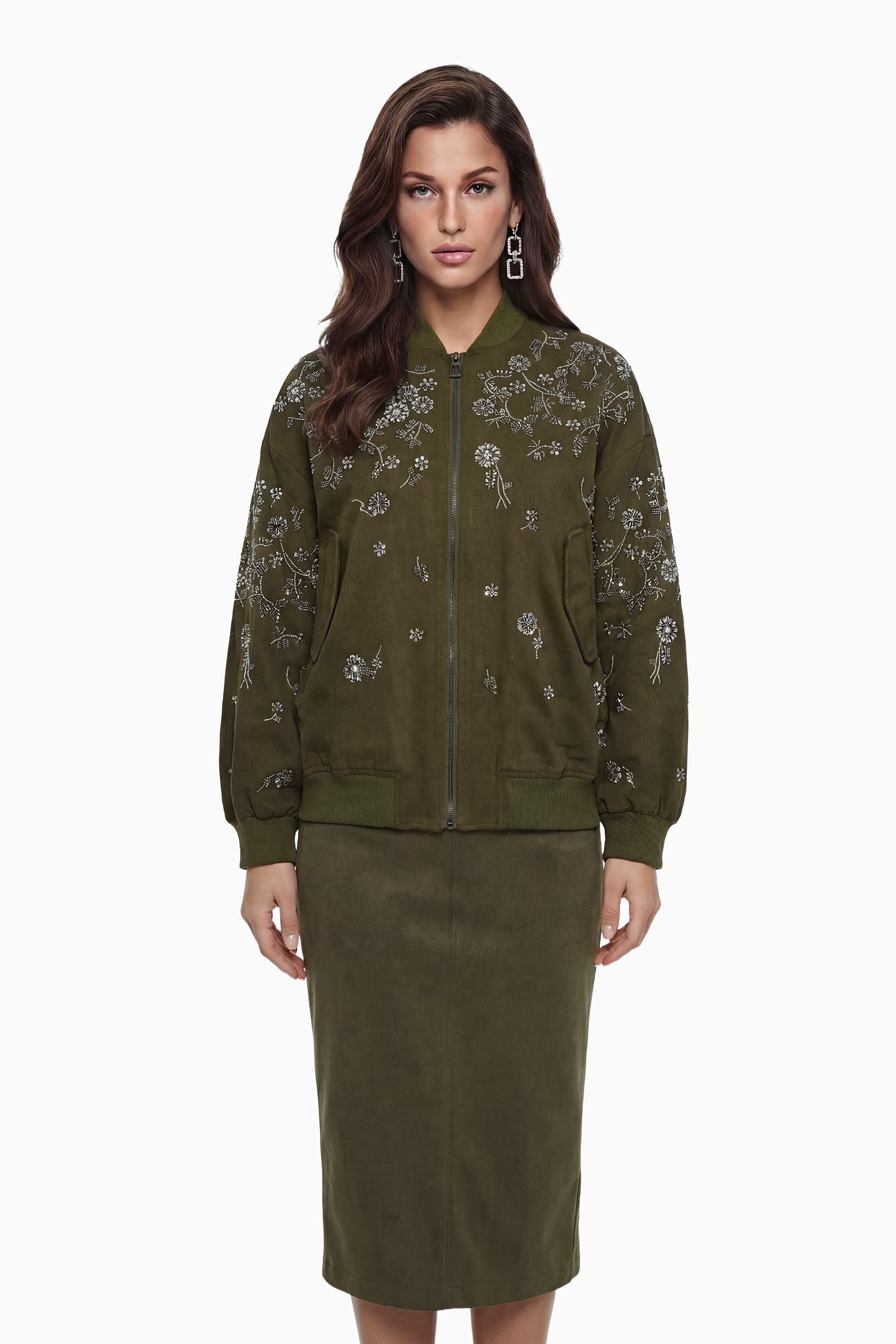 Chaqueta Nicole verde con bordado floral de MRNewyork, con detalles de costura y estilo elegante.