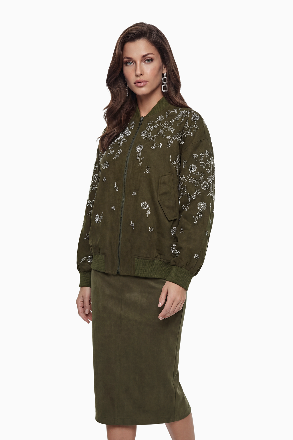 Chaqueta Nicole verde con bordado floral de MRNewyork, vista frontal, detalles de costuras y diseño elegante.