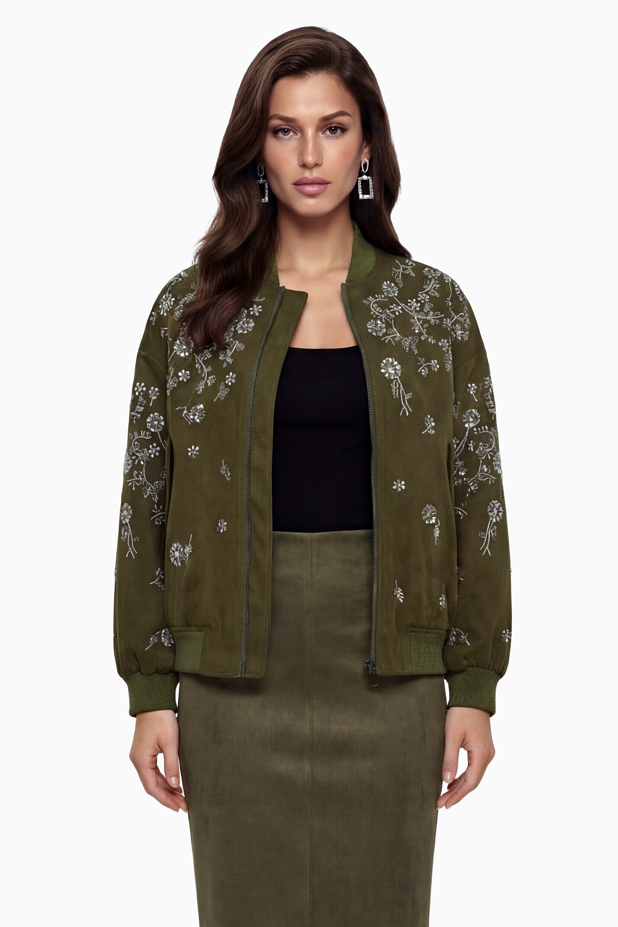 Chaqueta verde Nicole de MRNewyork con bordado floral, vista frontal con detalles de costura y diseño elegante.