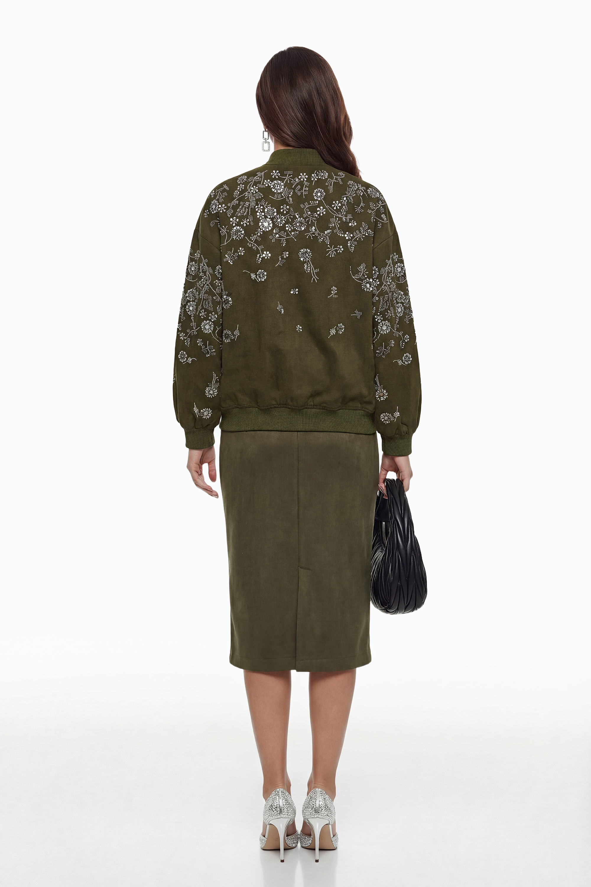 Chaqueta verde Nicole de MRNewyork con bordado floral en la parte superior y manga larga, estilo elegante y moderno.