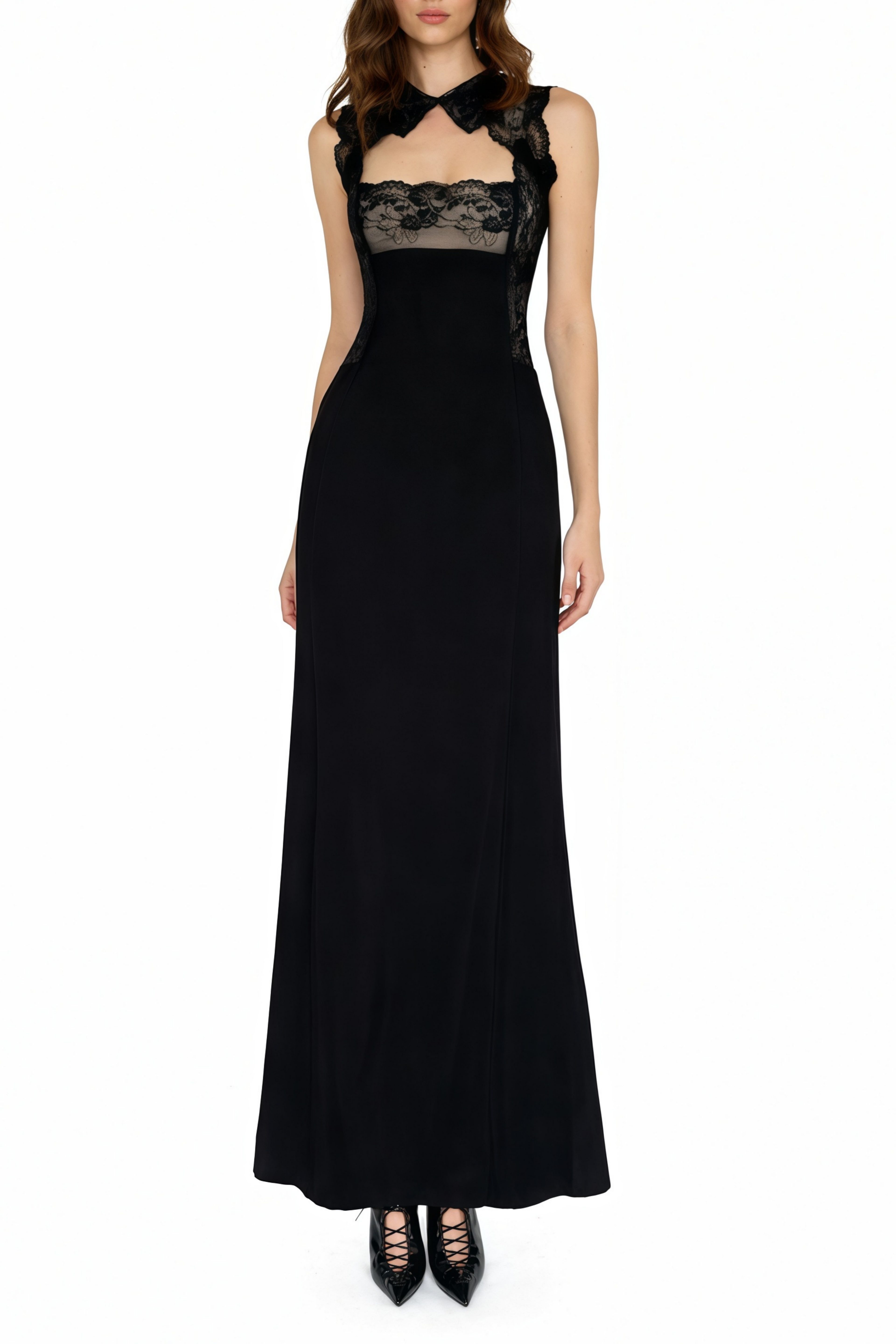 Vestido largo negro de encaje Nina de MRNewyork con cortes elegantes y diseño ajustado en la parte superior.