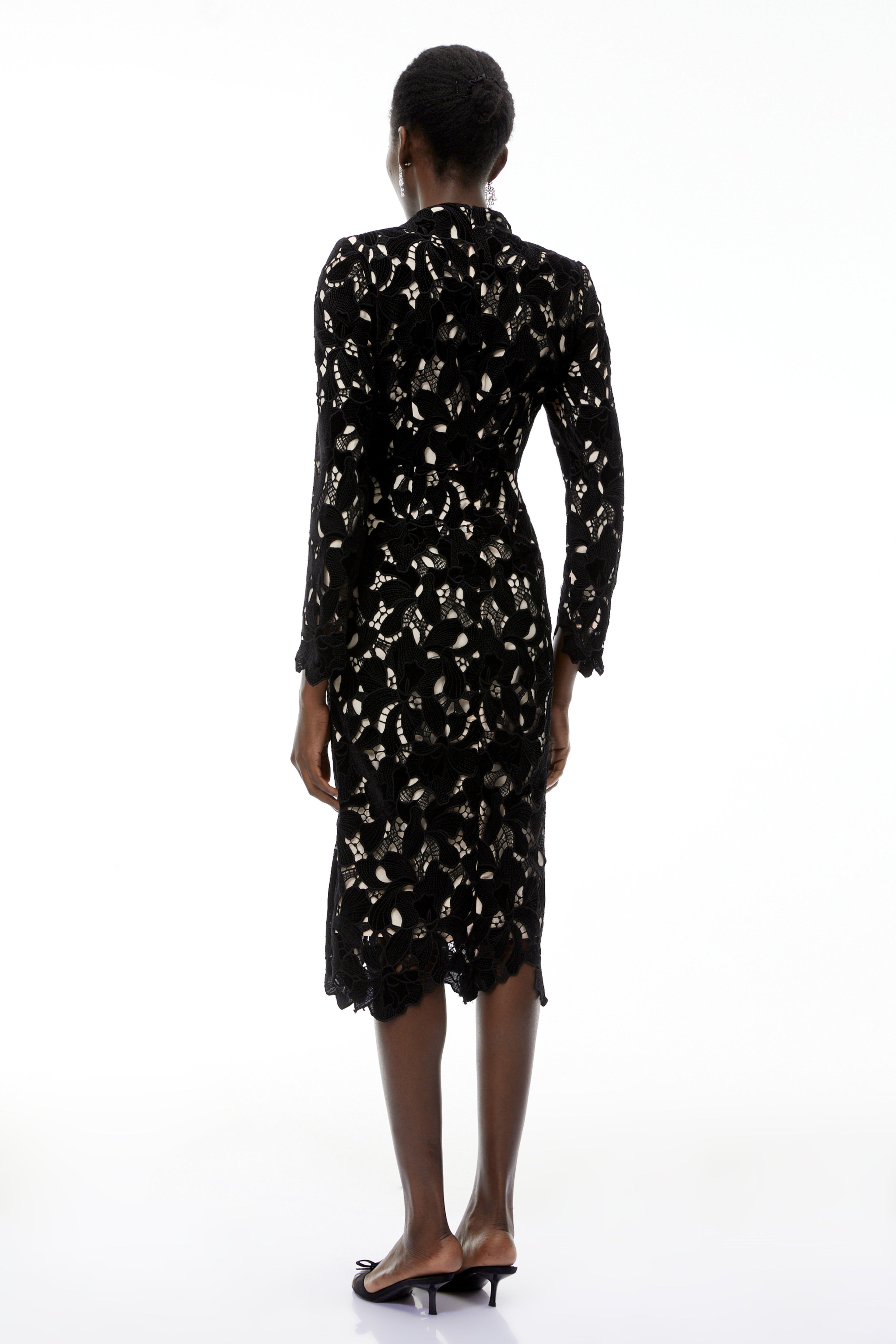 Vestido midi negro con bordado floral y detalles de encaje, de la marca MRMelbourne, con corte y diseño elegante.