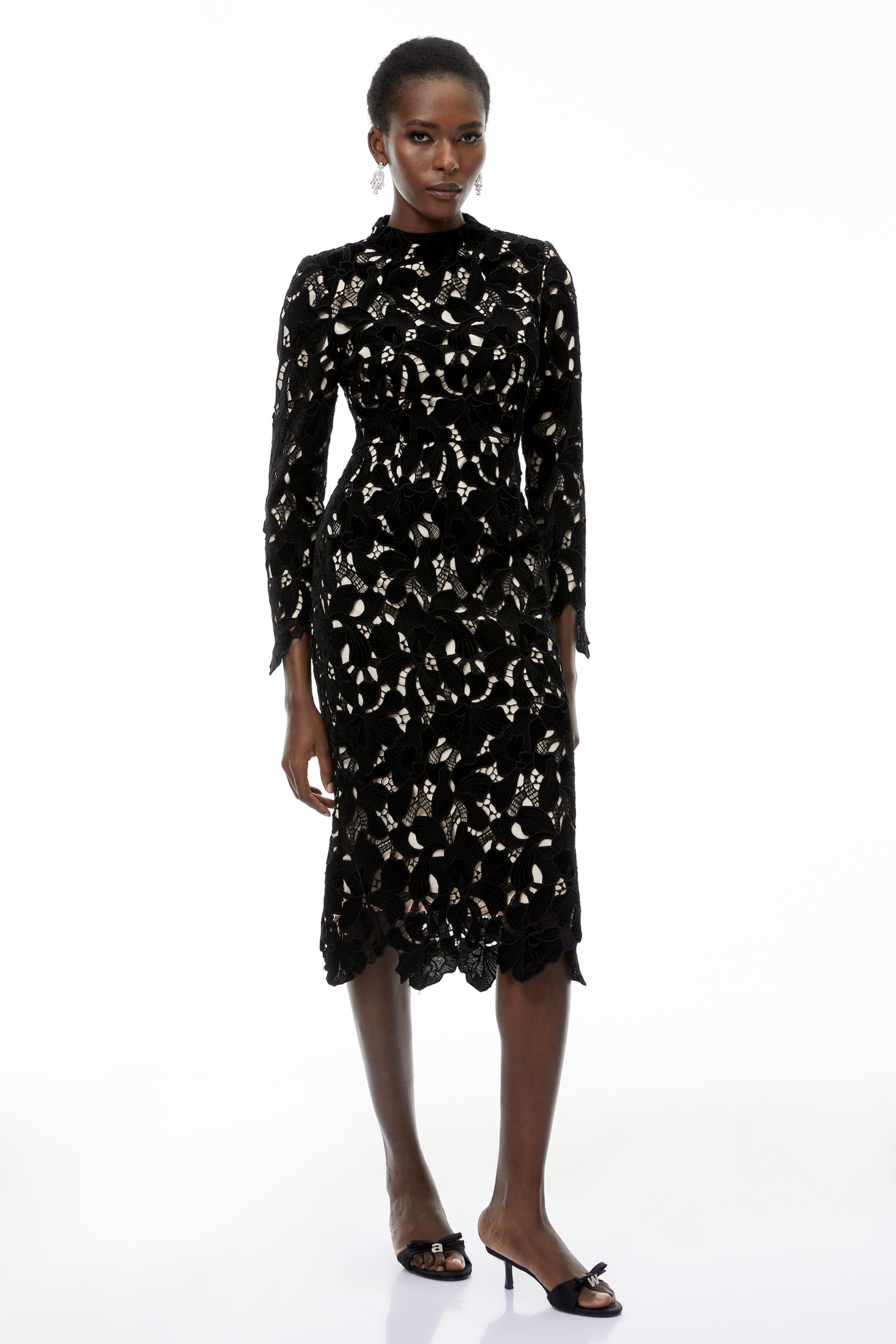 Vestido midi negro con bordado floral y detalles de encaje, de la marca MRMelbourne, con cortes elegantes en la imagen.
