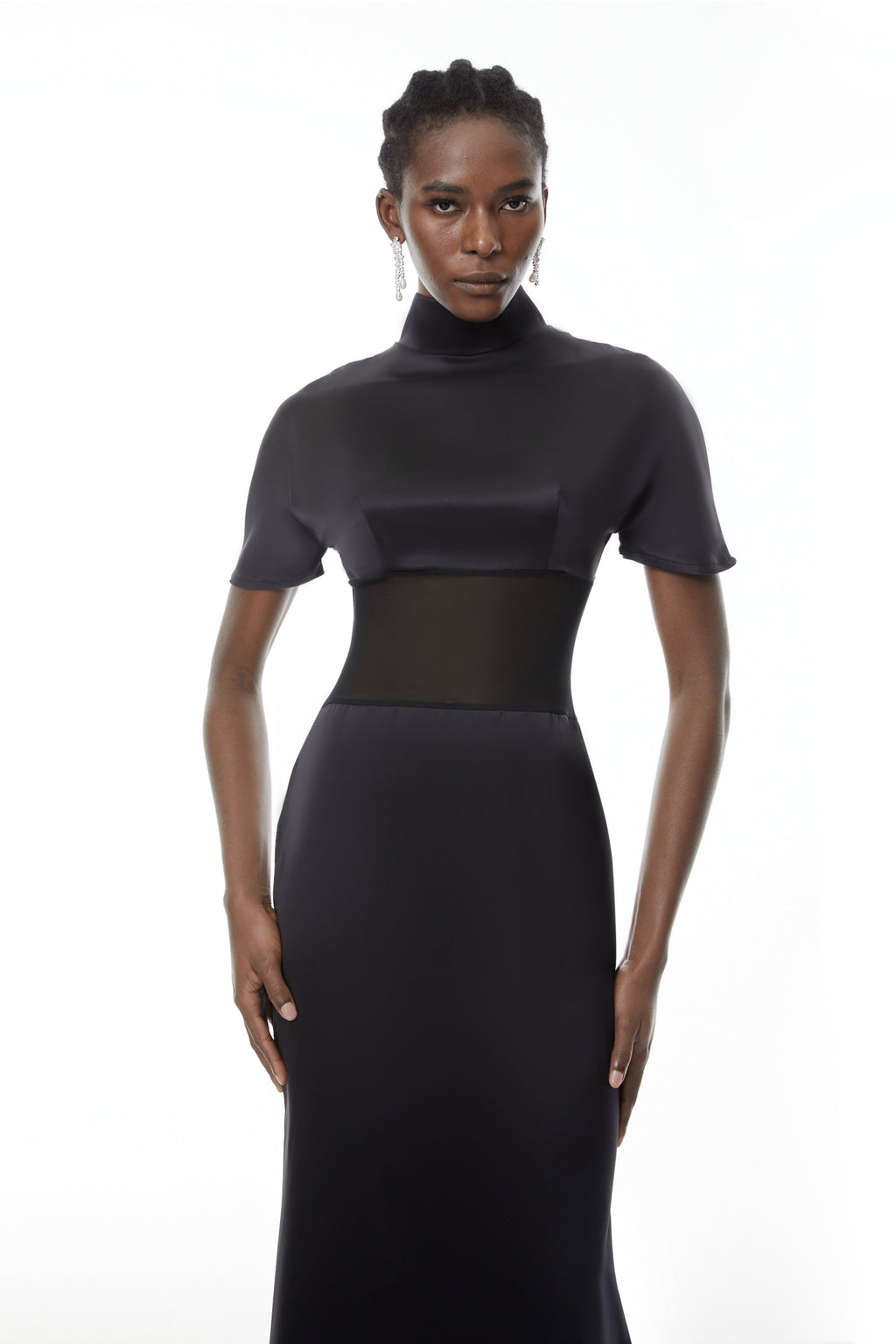 Vestido largo negro de malla con cuello alto, estilo maxi de MRTokyo, diseño elegante y transparente para ocasiones especiales.
