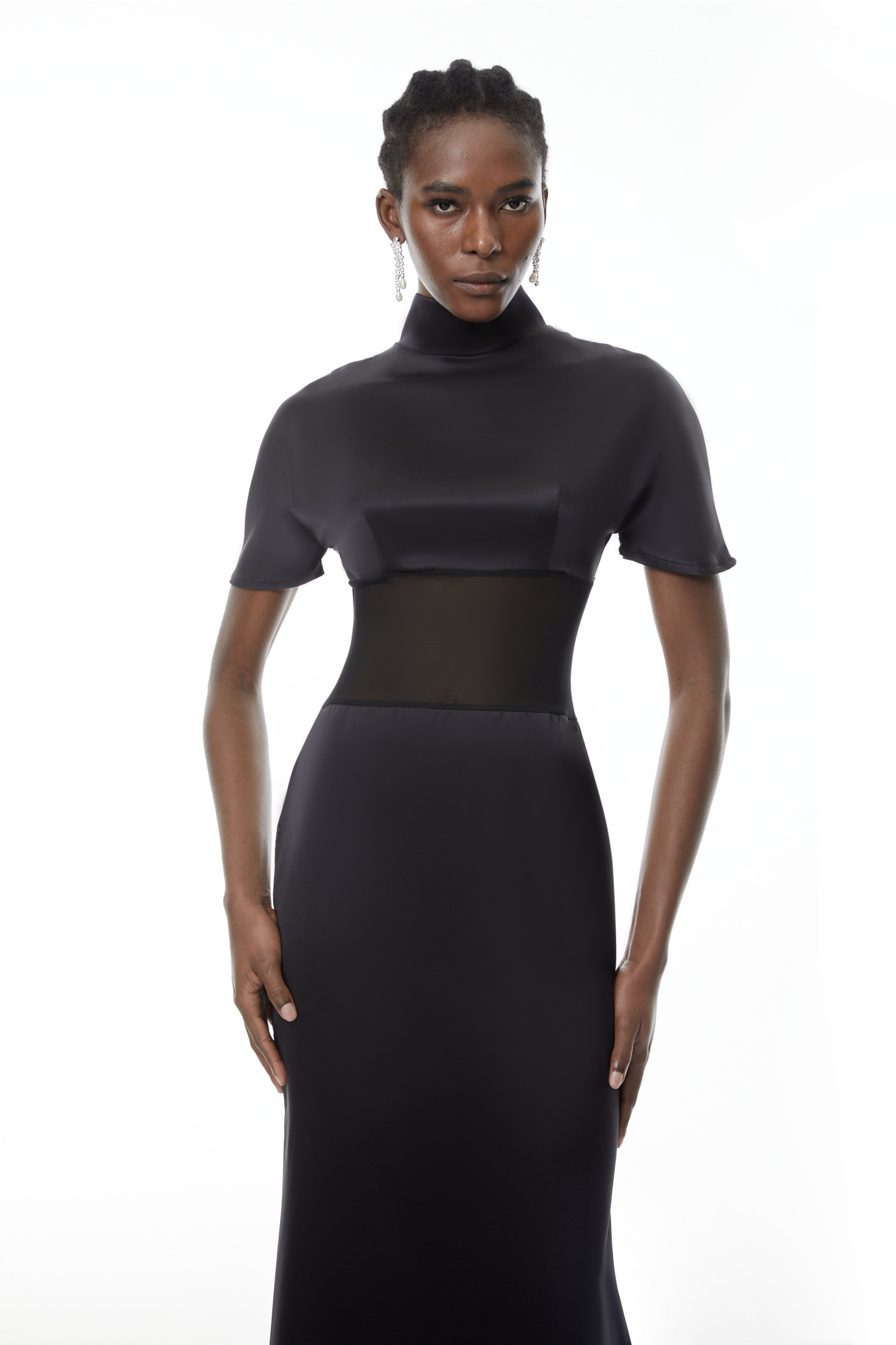 Vestido largo negro de malla con cuello alto, estilo maxi de MRTokyo, diseño elegante y transparente para ocasiones especiales.
