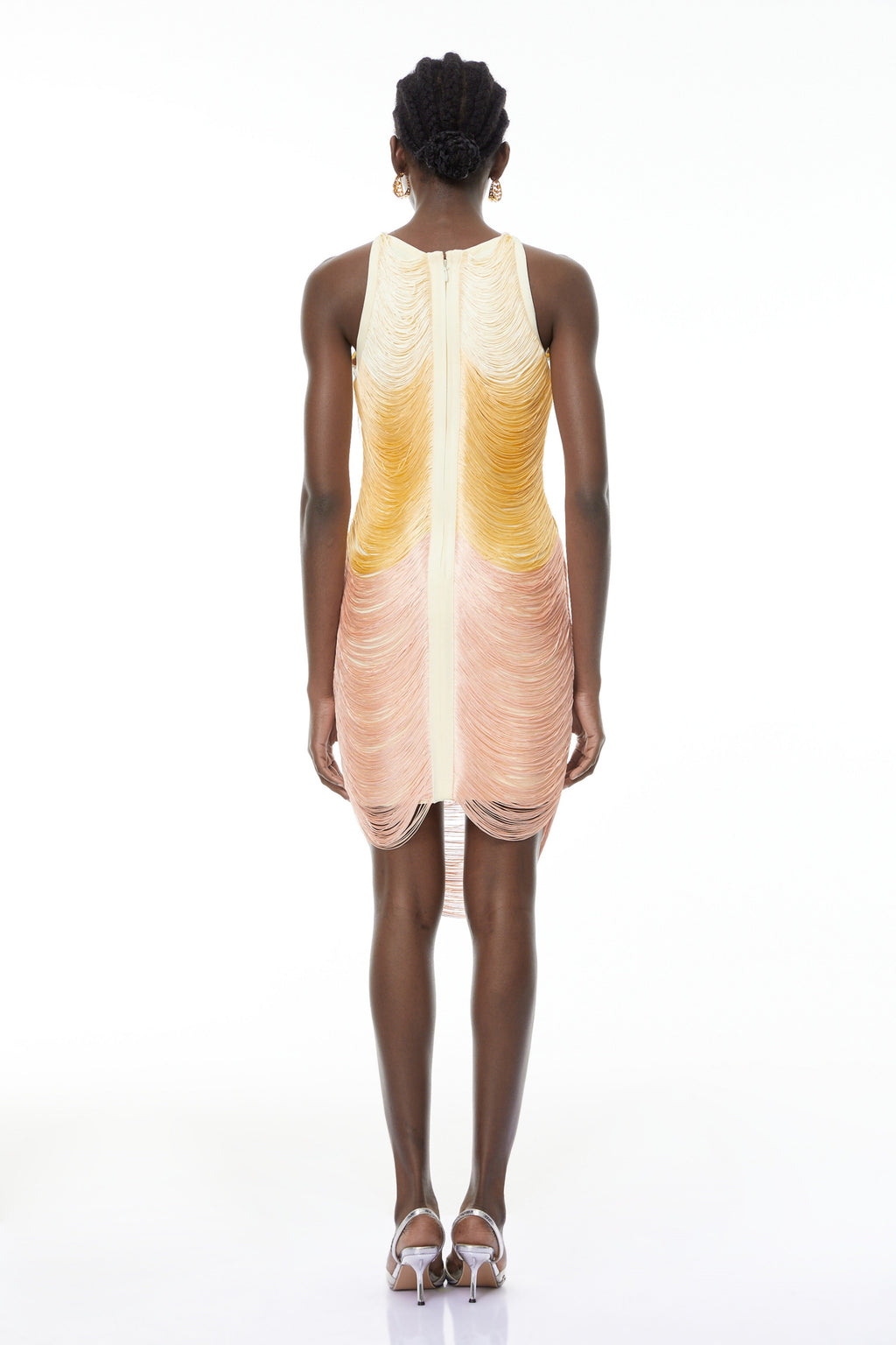 Vestido mini Ondine amarillo con degradado ombré de MRTokyo, con diseño ajustado y tirantes finos.