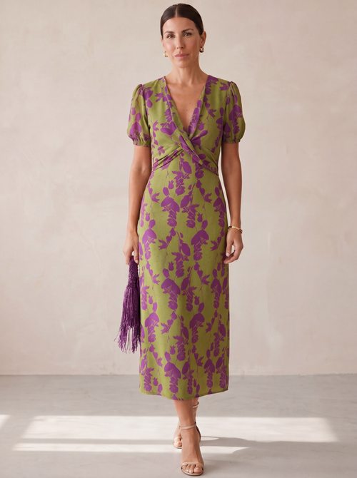 Vestido de primavera Andrea de Lorenza Club, en color claro, con diseño floral y manga larga, para looks elegantes y frescos.