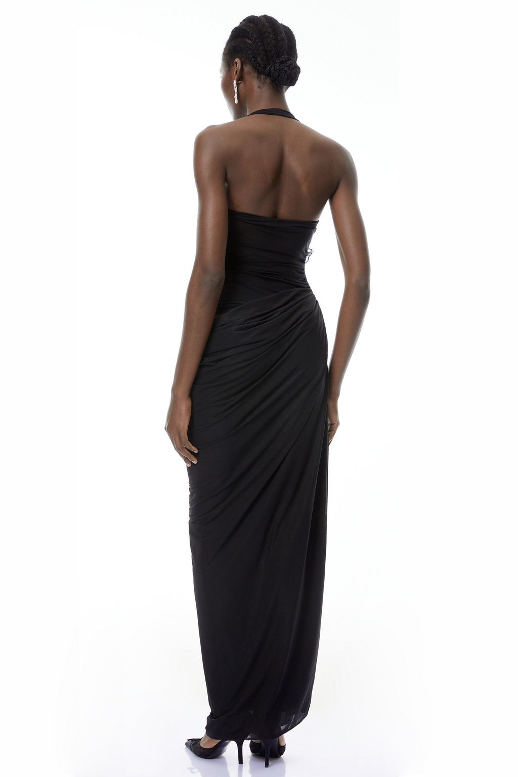 Vestido maxi ajustado Pauline Black de MRTokyo con detalles de pétalos 3D y diseño arrugado, ideal para ocasiones elegantes.