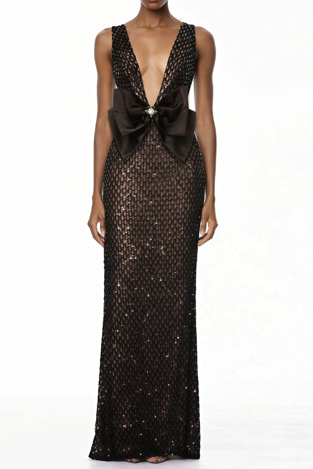 Vestido largo negro de fiesta con escote en V profundo y ajuste bodycon, de la marca MRTokyo, para ocasiones elegantes.