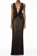 Vestido largo negro de fiesta con escote en V profundo y ajuste bodycon, de la marca MRTokyo, para ocasiones elegantes.