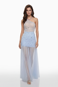 Vestido largo azul de tul Renee de MRNewyork con adornos brillantes y detalles elegantes para ocasiones especiales.