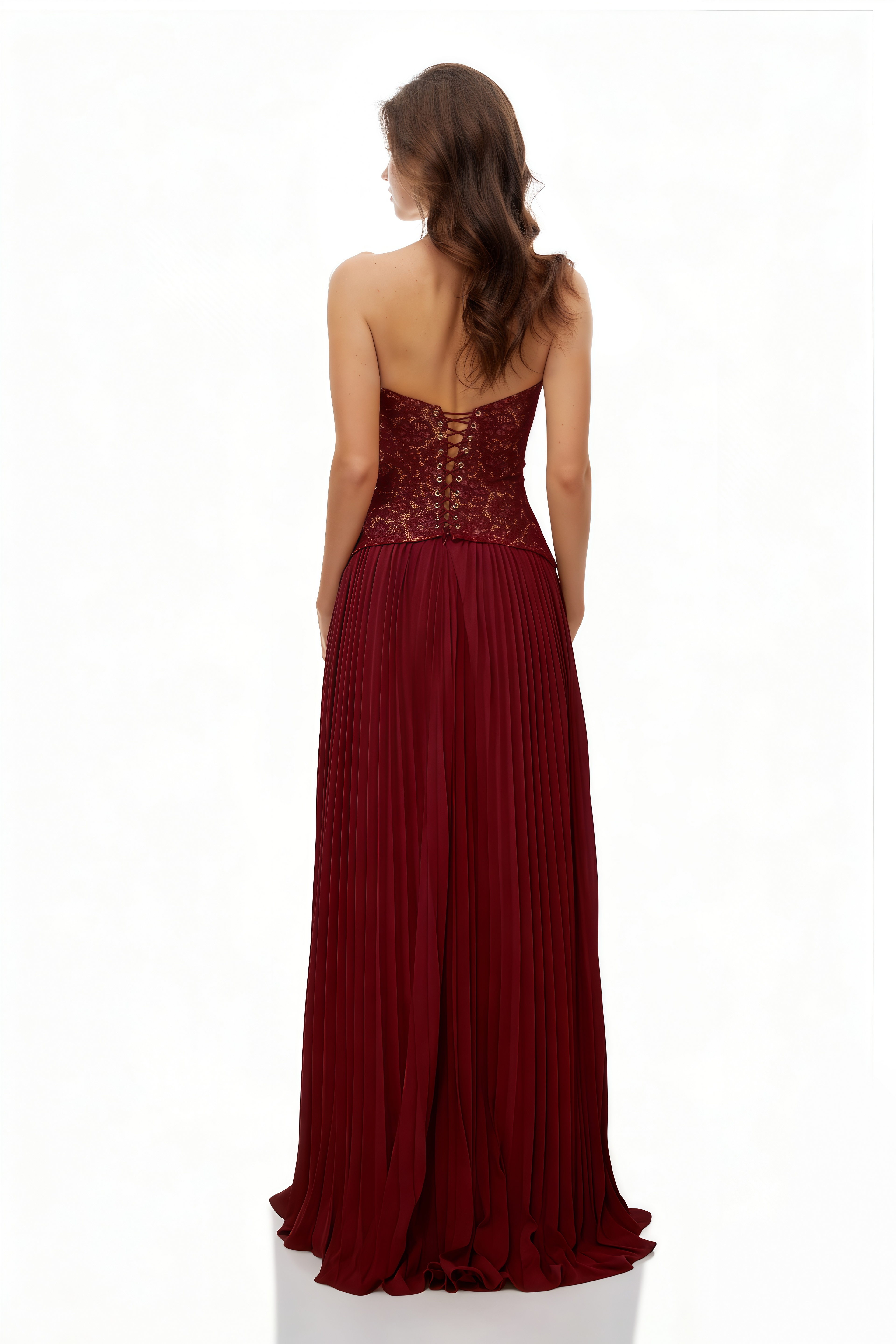 Vestido de novia Ronja Ruby Red con corsé y falda larga, en color rojo intenso, diseñado por Bridal.