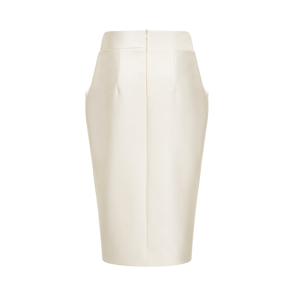 Conjunto de top y faldilla blancos de la marca Final Sale, conjunto a juego para mujer, en imagen con diseño elegante y moderno.