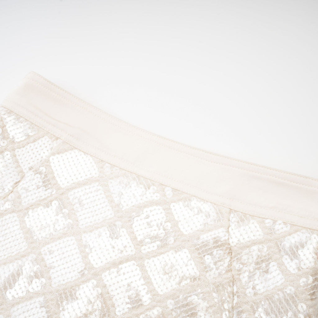 Falda mini de lentejuelas Isabelle de Final Sale en color brillante, con cinturilla ajustable y acabado reluciente para eventos elegantes.