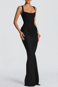 Vestido maxi negro con corsé y fruncido de la marca Final Sale, diseño elegante y ajustado para ocasiones especiales.