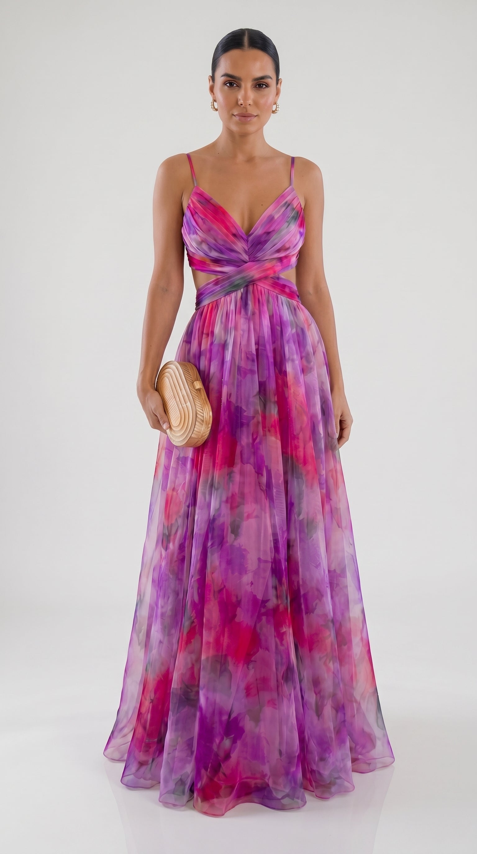 Vestido largo floral Giselle de Elara Voss, con estampado colorido y elegante, mostrado en una sola imagen.