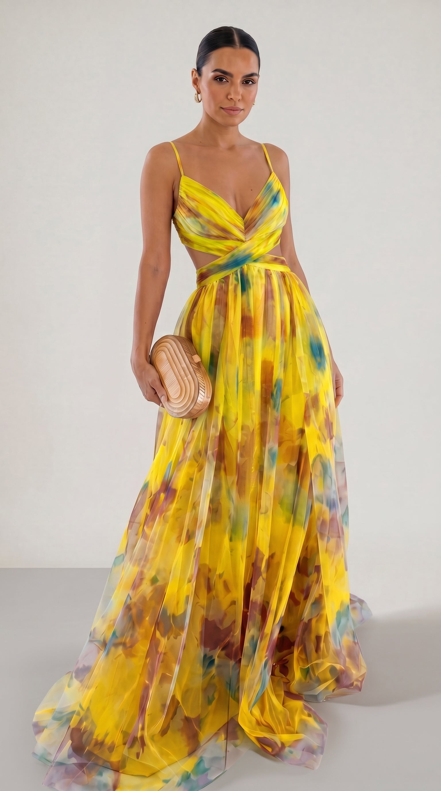 Vestido largo floral Giselle de Elara Voss, con estampado hermoso y diseño elegante, en una sola imagen.