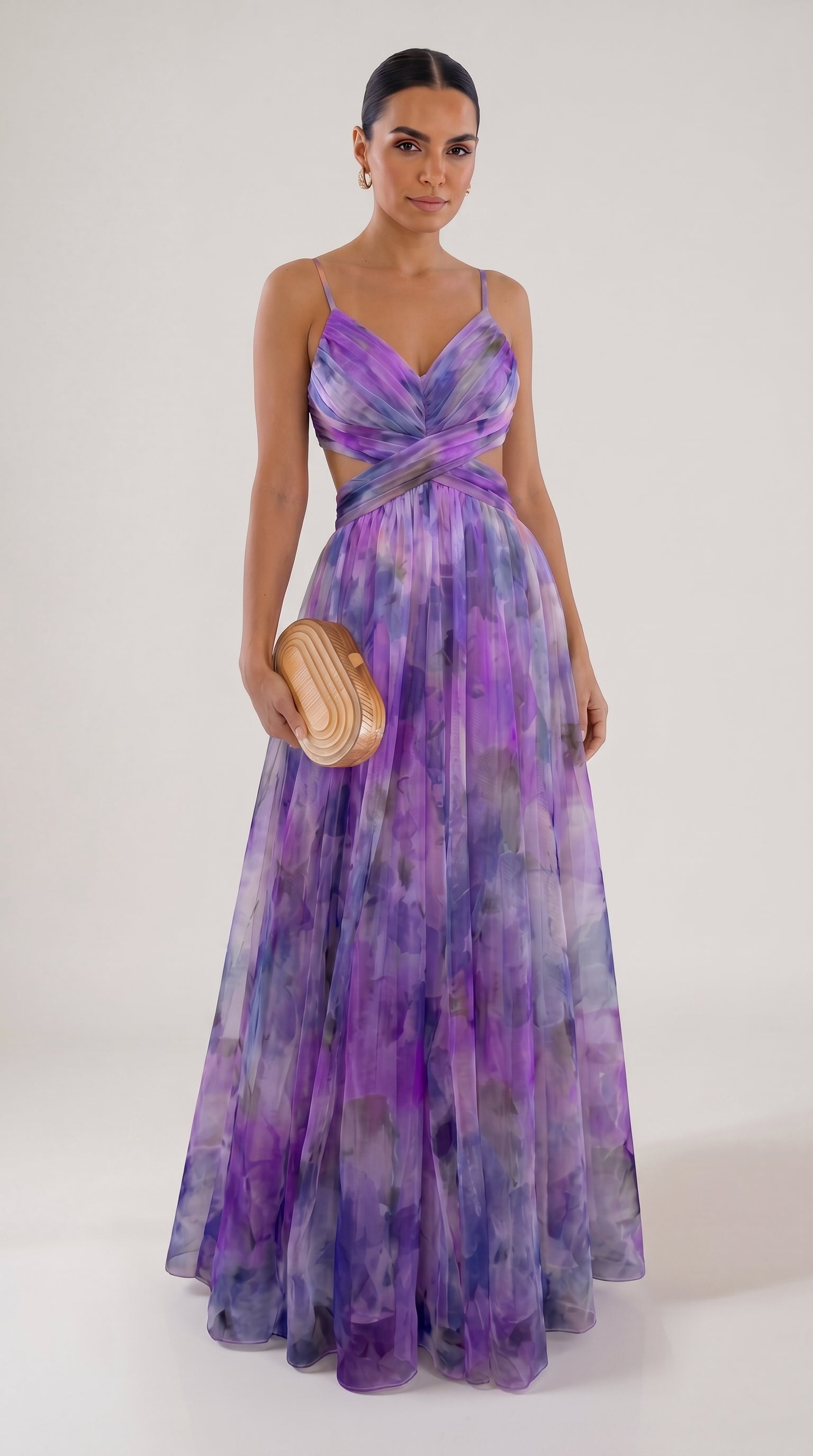 Vestido largo floral Giselle de Elara Voss, con estampado colorido y elegante, visible en la imagen.