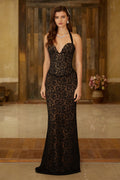 Vestido largo maxi de encaje floral negro con corsé, estilo elegante de MRParis, con detalles delicados y diseño ajustado.