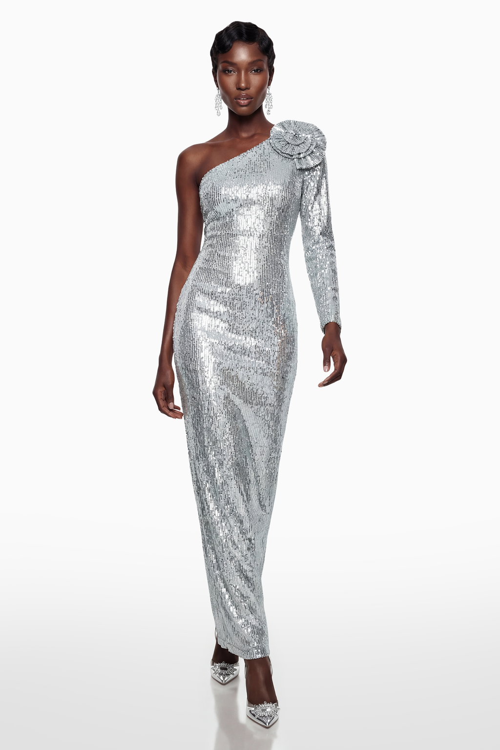 Vestido largo maxi de corsé plateado con lentejuelas y pétalos 3D de MRTokyo, con detalles elegantes y sofisticados.