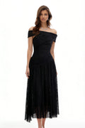 Vestido midi negro asimétrico con textura y fruncido de la marca MRNewyork, visible con diseño elegante y detalles únicos.