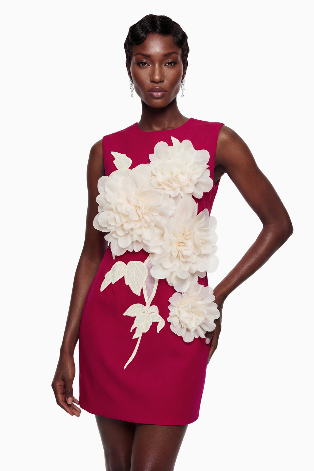 Vestido mini de pétalos en bloque de color rojo de MRMelbourne, diseño 3D y estilo elegante.