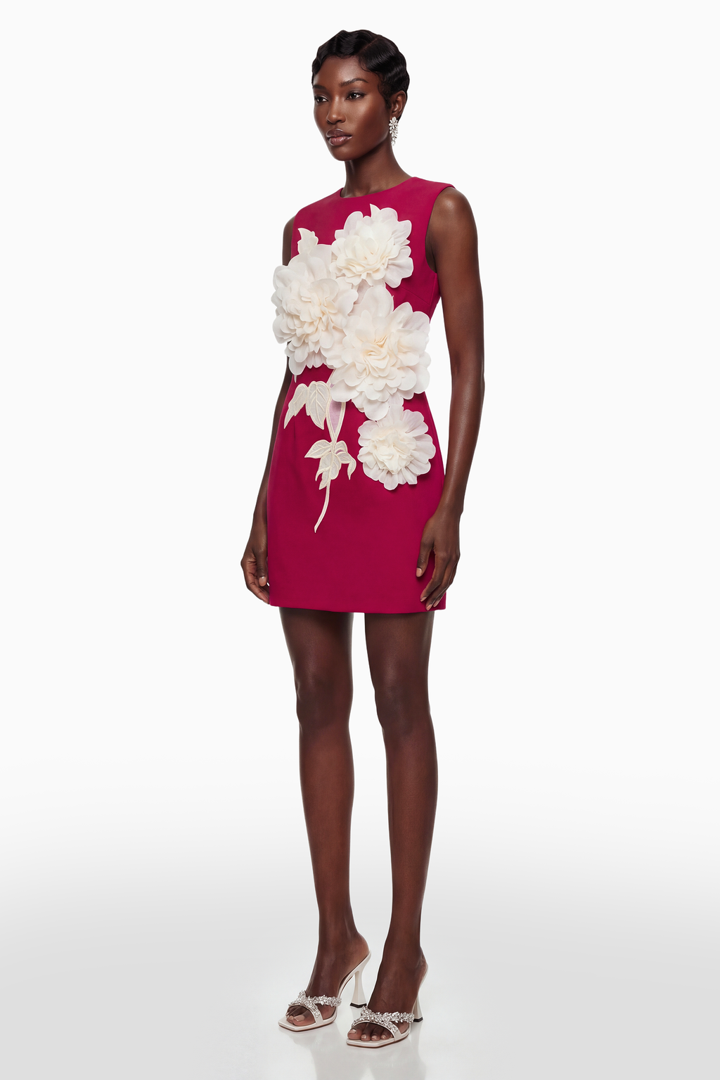 Vestido mini rojo con flores en relieve y diseño de bloques de color, de la marca MRMelbourne, para mujer.