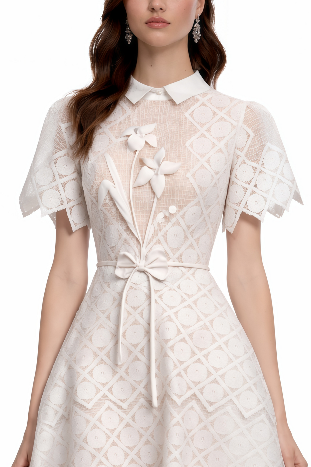 Vestido midi blanco con bordado floral de MRNewyork, diseño elegante y femenino, con detalles delicados en la tela.