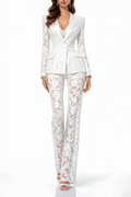 Conjunto de blazer y pantalones de encaje transparente Zoé de MRNewyork, en color claro y estilo elegante.