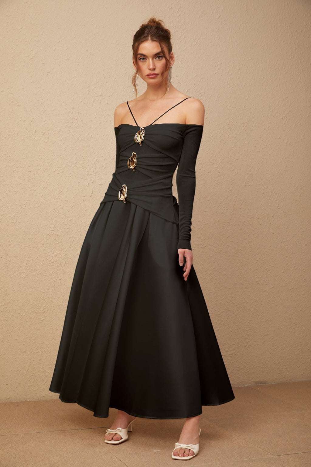 Vestido largo negro con hombros descubiertos y paneles en la parte superior, de la marca Final Sale, para mujer.