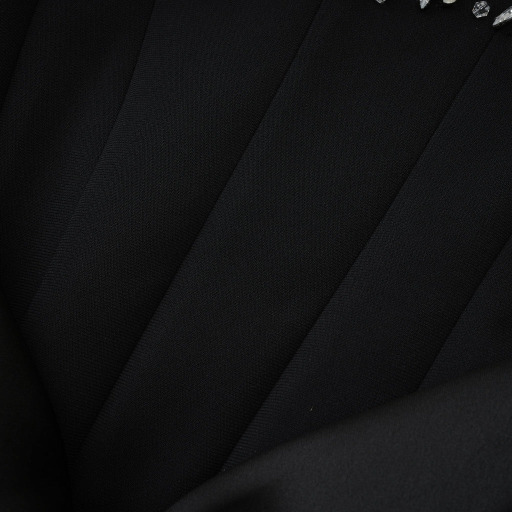 Vestido maxi negro de cristales Aurore de Final Sale, con detalles brillantes y elegante diseño para ocasiones especiales.