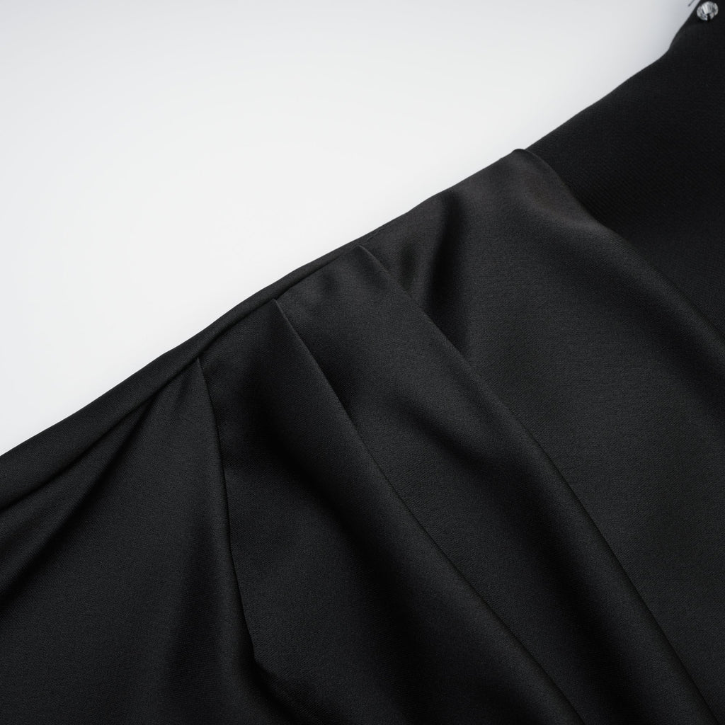 Vestido largo Aurore con cristales en negro, diseño elegante y brillante, ideal para ocasiones especiales, de la colección Final Sale.