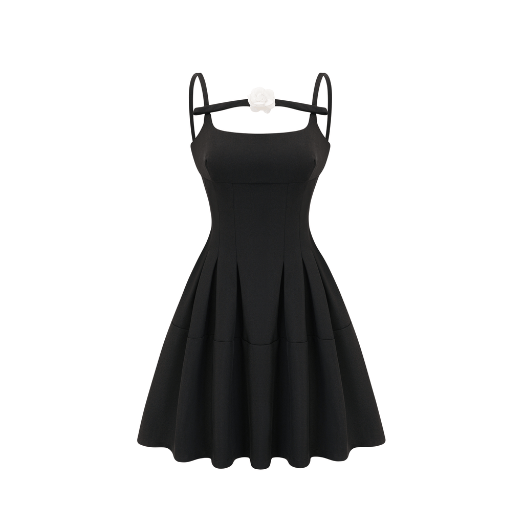 Vestido mini plisado negro de la marca Final Sale, con diseño elegante y detalles en la tela.