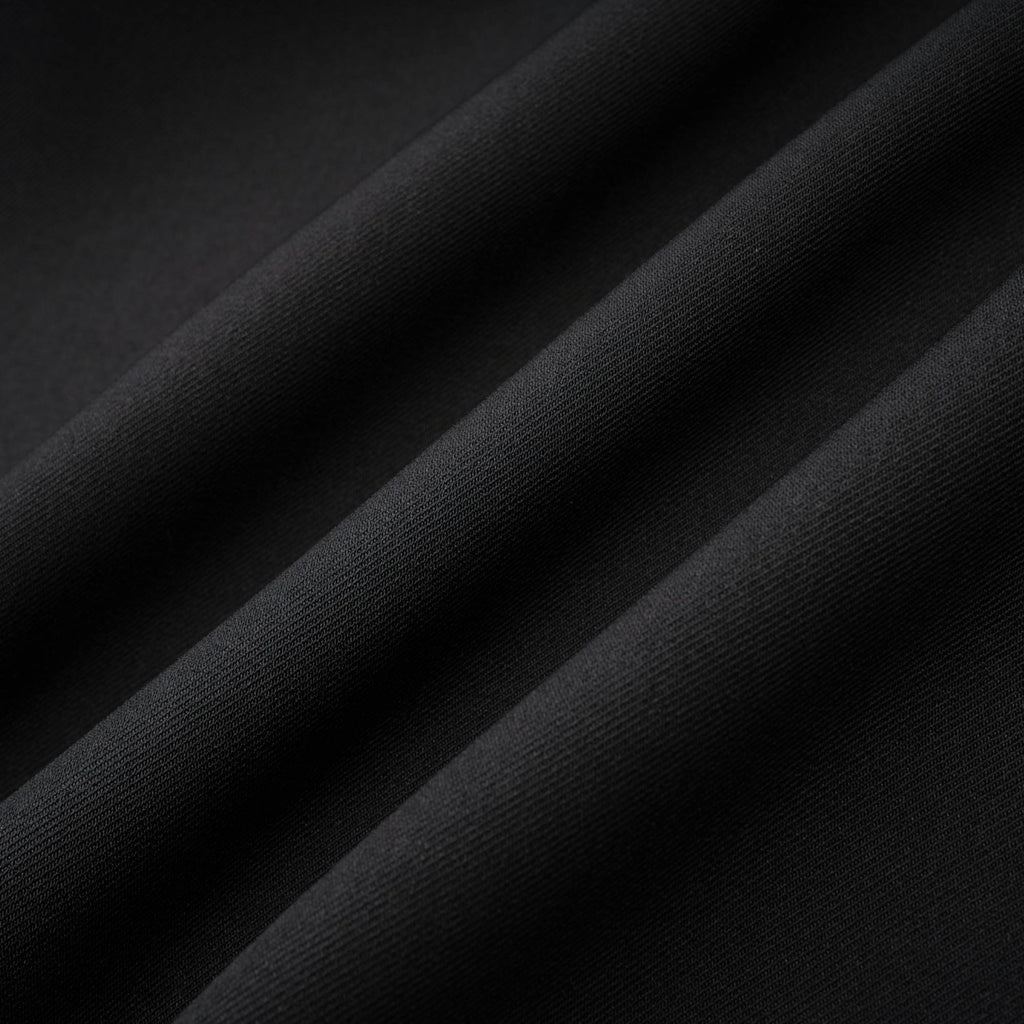 Vestido mini plisado negro de la marca Final Sale, diseño elegante y moderno, con falda plisada y ajuste ajustado en la parte superior.