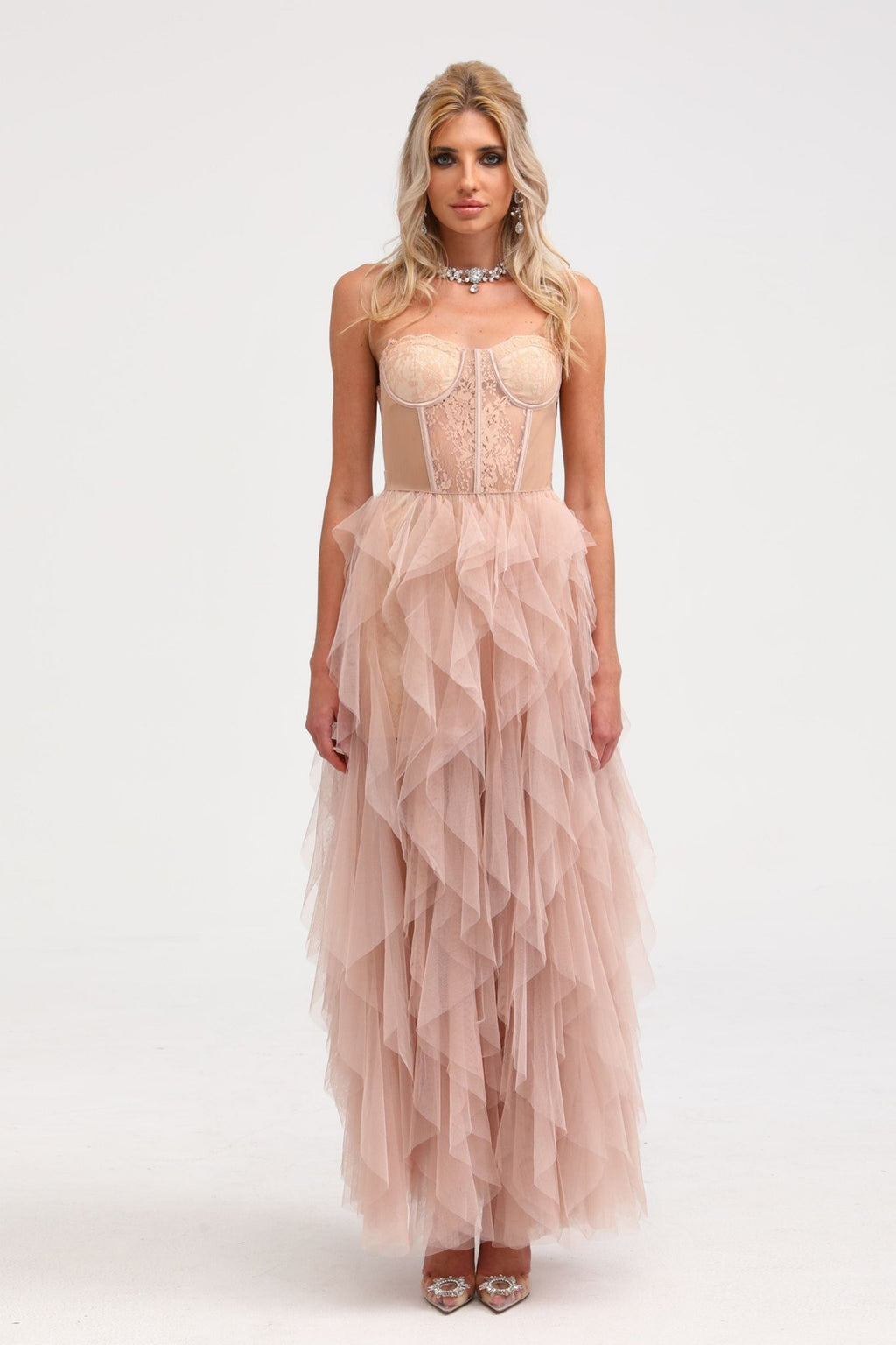 Vestido largo rosa Eilís Bustier con malla, diseño ajustado y elegante, con detalles de encaje y acabado en la parte superior.