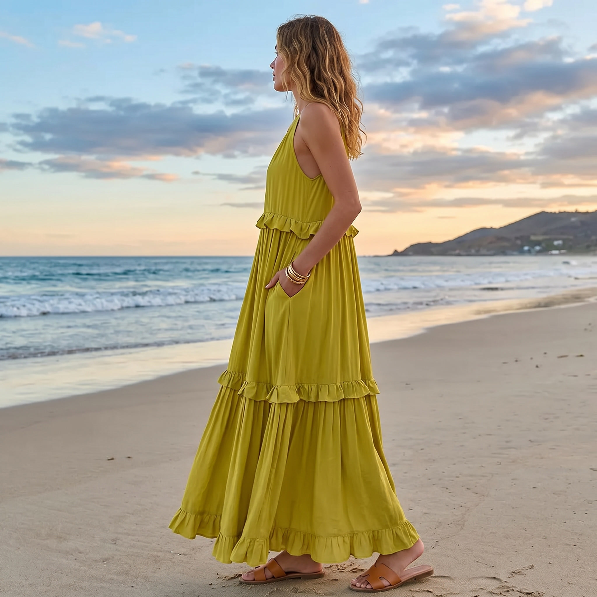 Vestido halter con volantes y bolsillos de DION NOIR, estilo holiday vibes, en colores suaves y tela ligera.