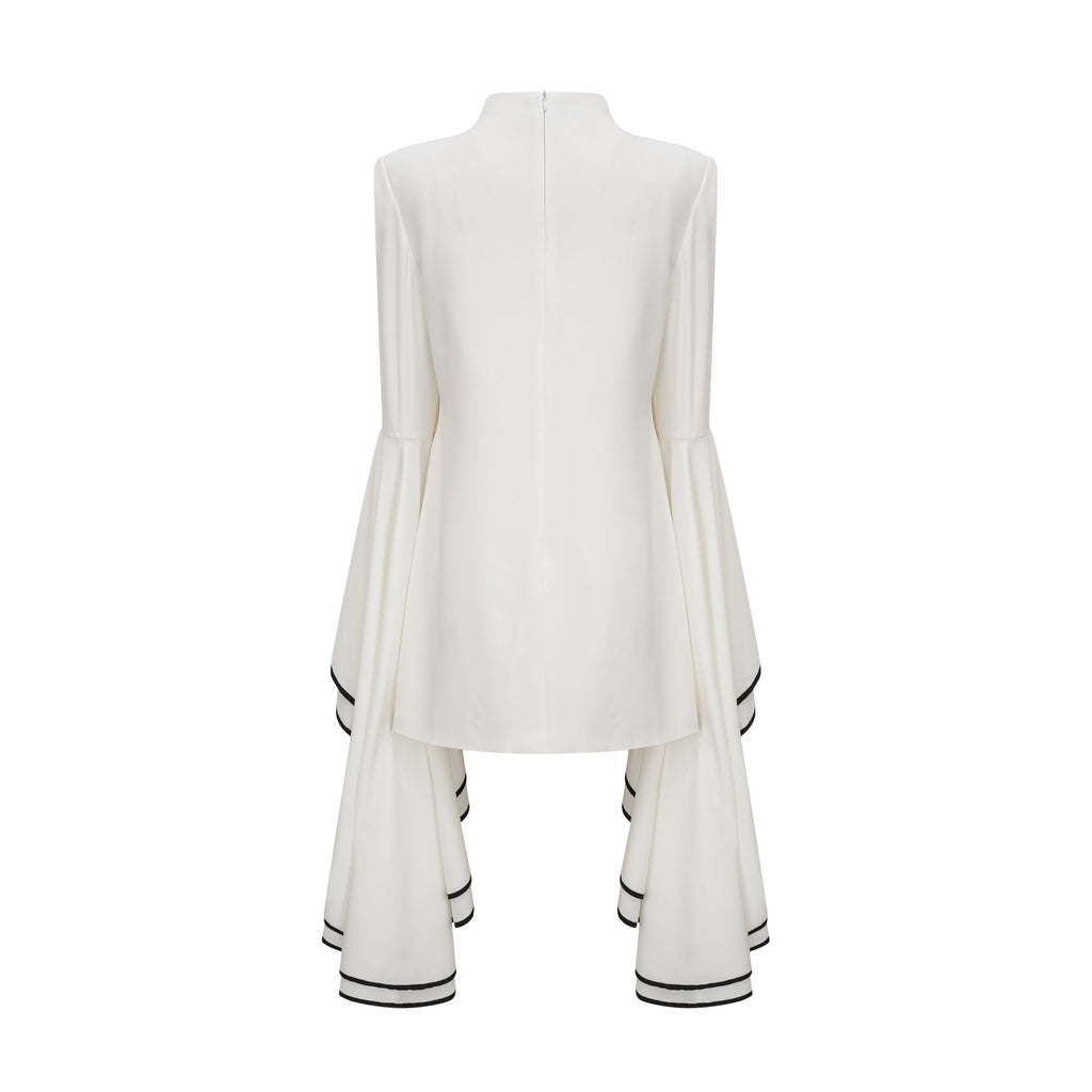 Vestido Madeleine con mangas con volantes de la marca Final Sale, diseño elegante y femenino en color neutro.